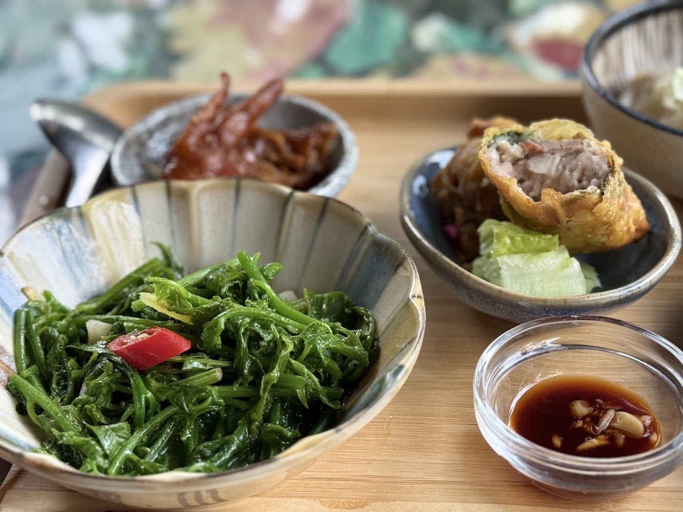 炒野菜、炸春捲與滷味小菜等台式家常料理