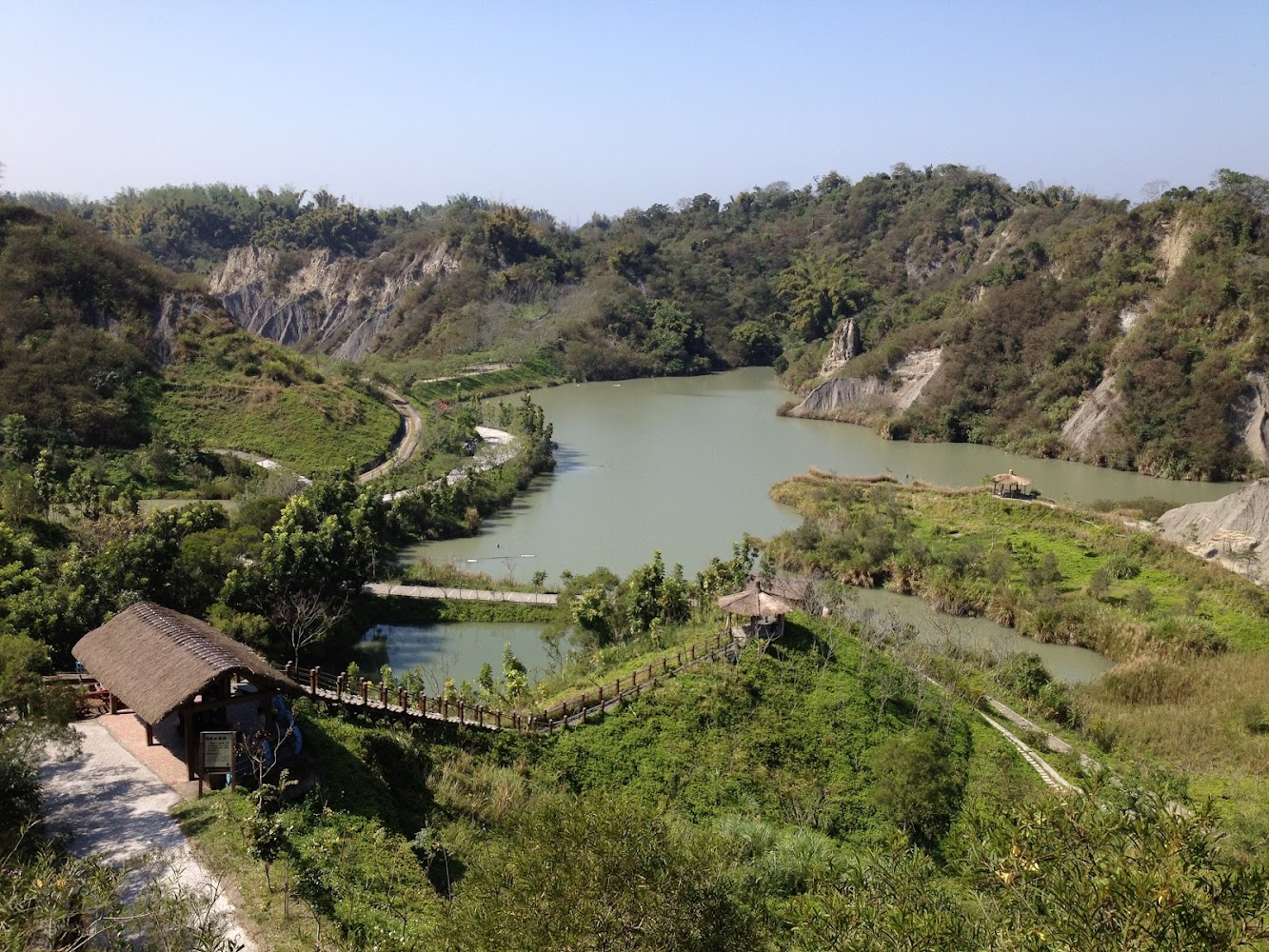 牛埔泥岩水土保持教學園區湖泊與惡地景觀