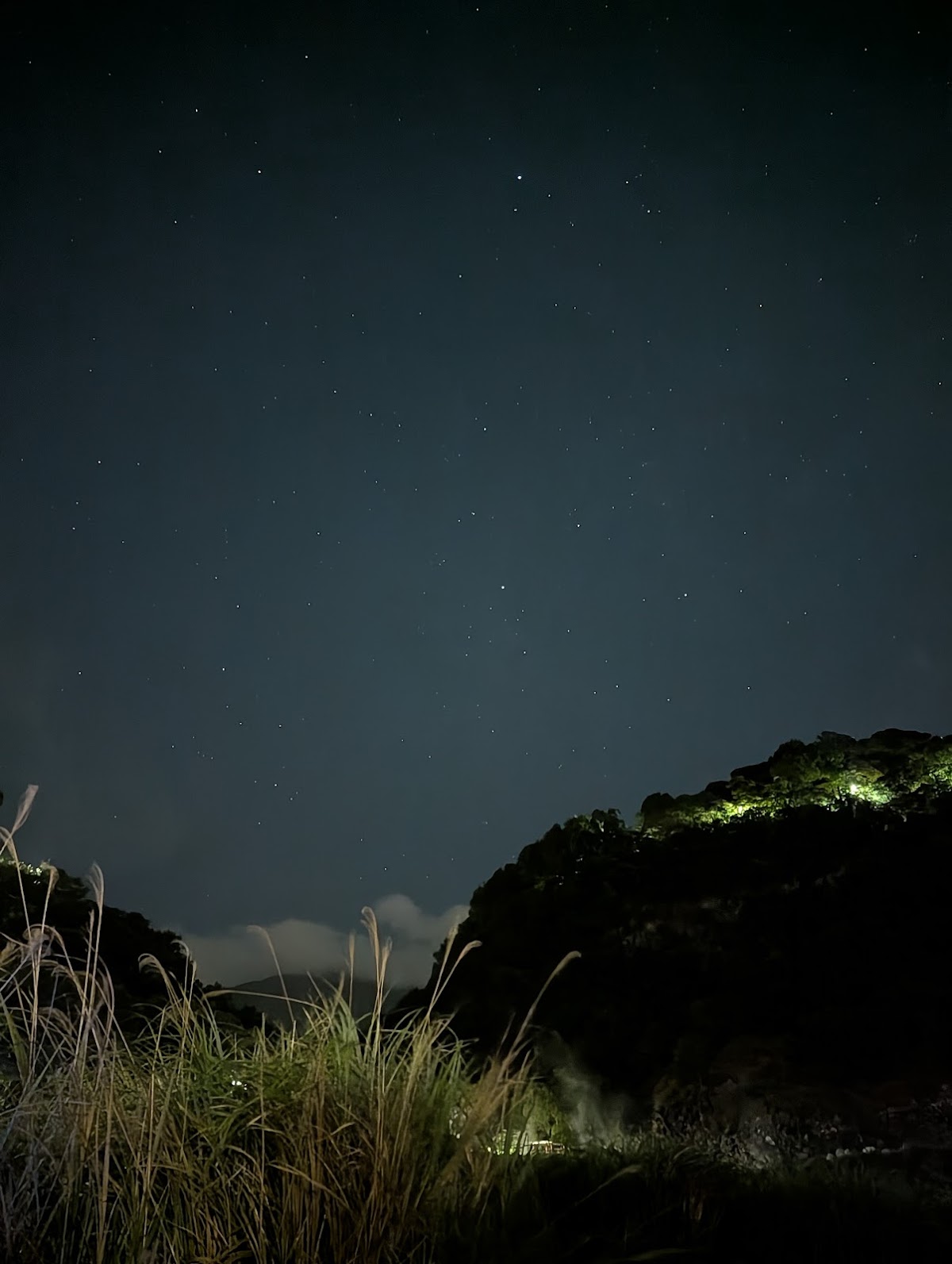 陽明山夜空星景芒草山丘銀河