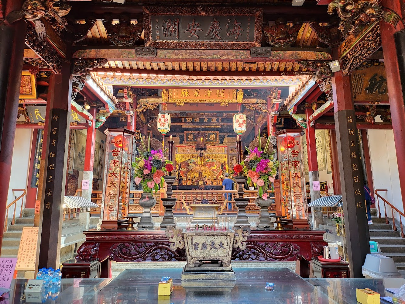 祀典大天后宮主殿與供桌