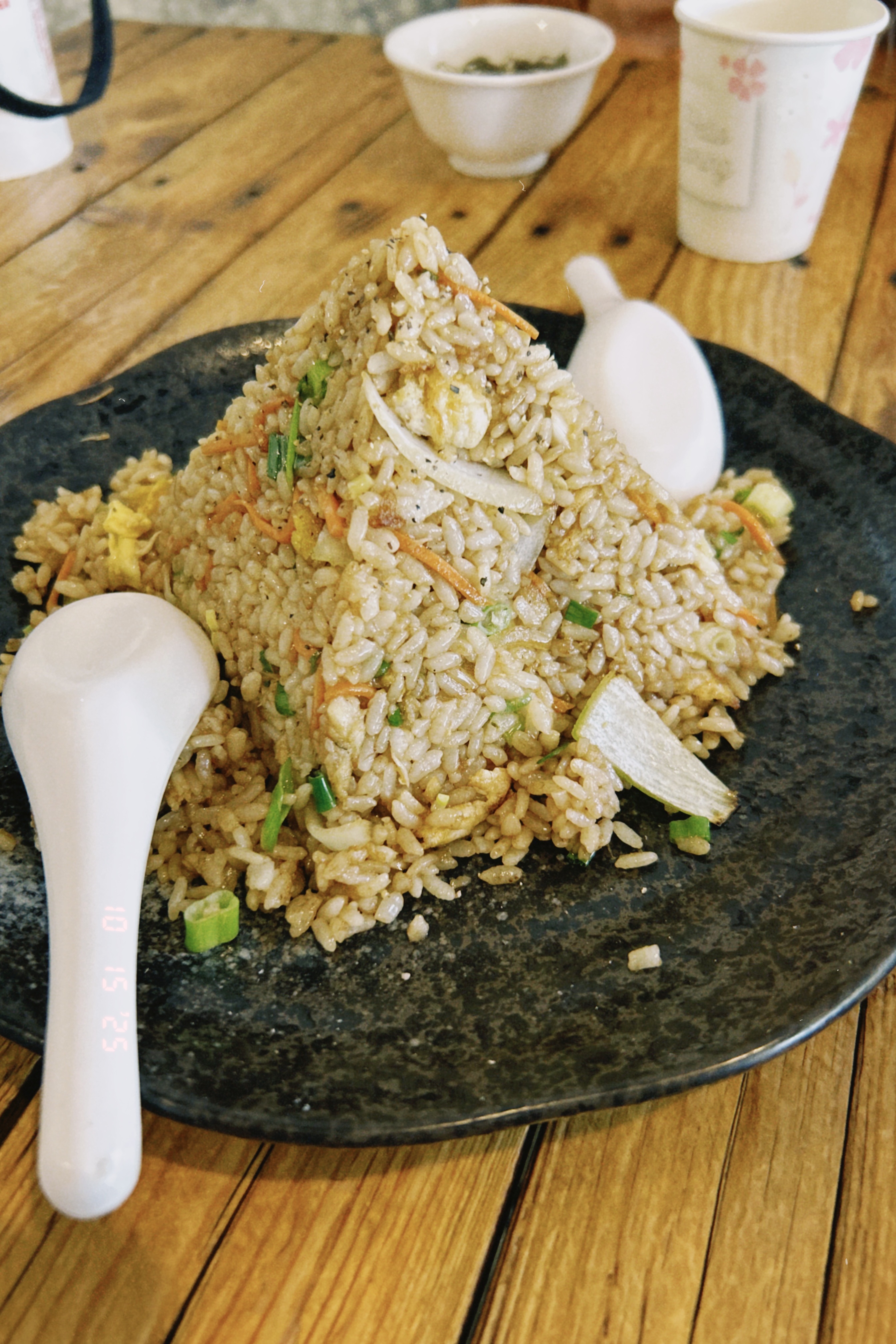海人上菜金字塔造型炒飯