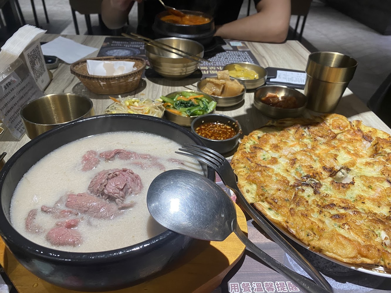 金亨殿韓國料理豐盛韓式餐桌