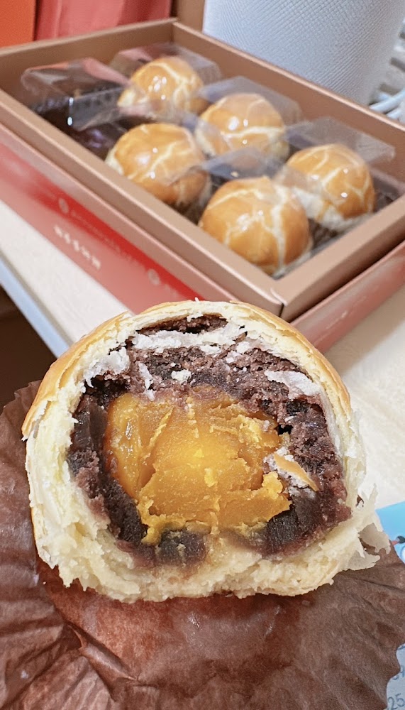嘉味軒蛋黃酥切面與禮盒