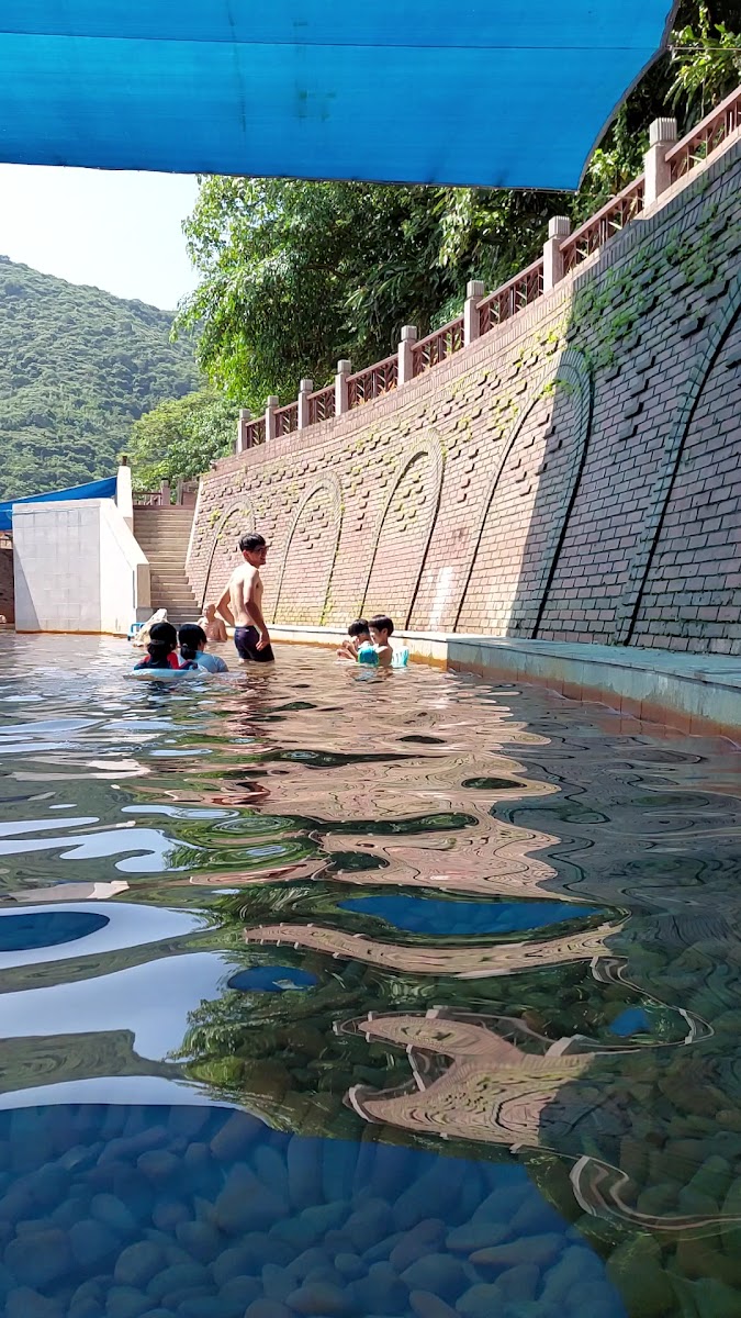 蘇澳冷泉公園，旅客泡冷泉體驗，宜蘭蘇澳旅遊景點