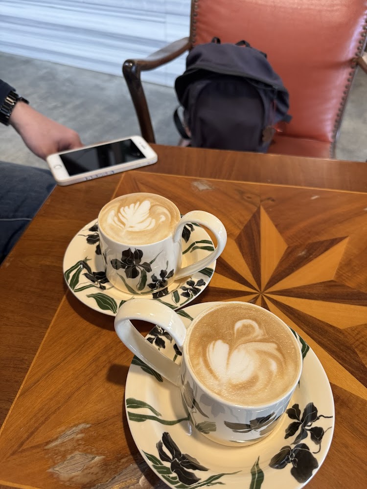 小曼咖啡店雙杯拉花拿鐵