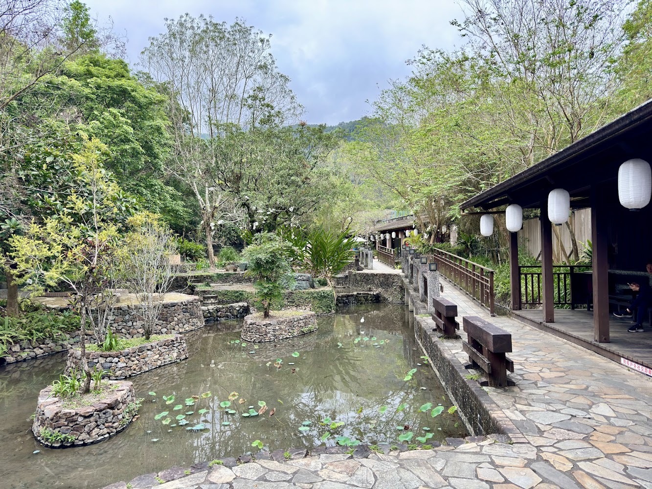 礁溪溫泉公園森林風呂日式庭園水池與木走道