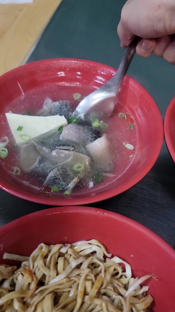 林家魯肉飯鮮魚湯的魚湯與麵食