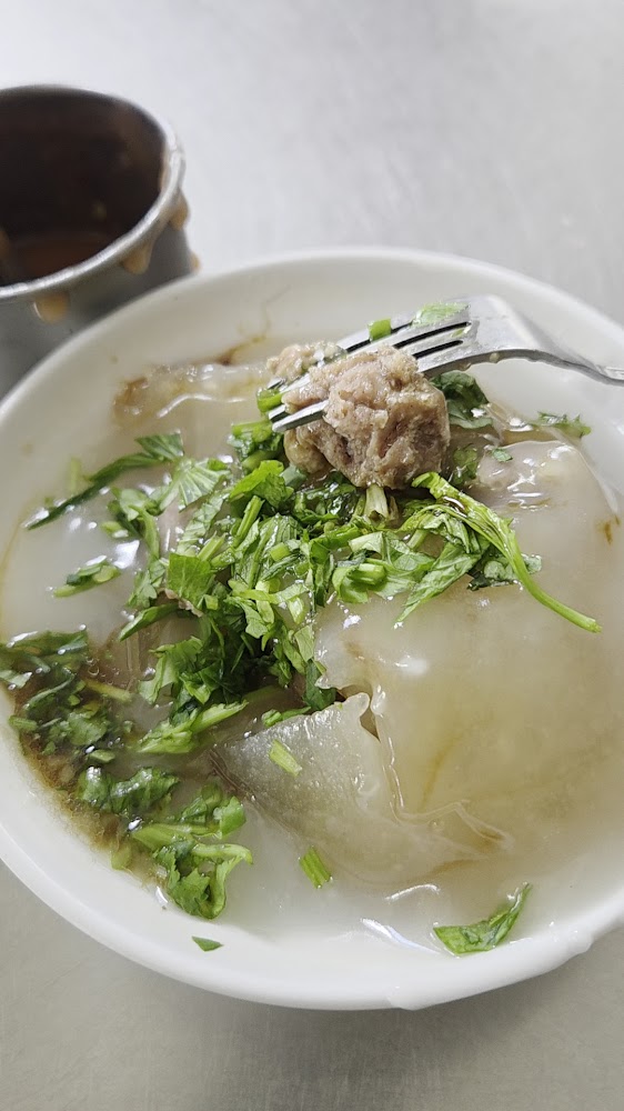 南興肉圓近拍，外皮Q彈有香菜