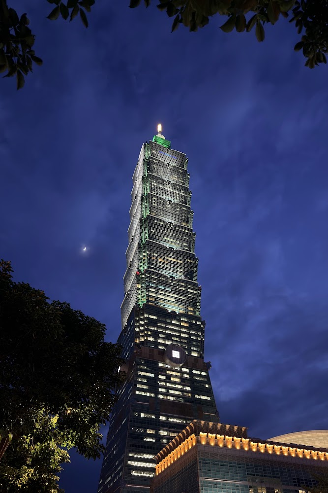 台北101夜間外觀