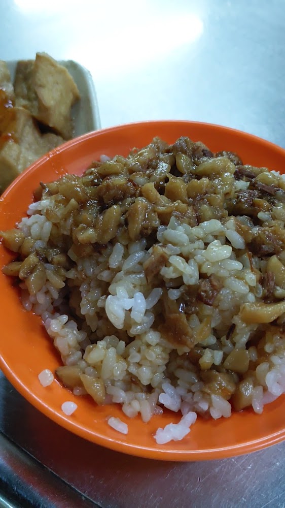 天一香肉焿順的滷肉飯與豆腐組合