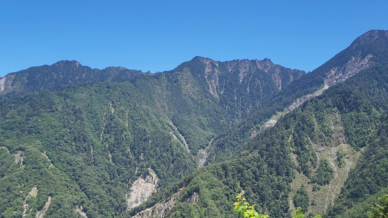 玉山山脈綠色稜線景觀