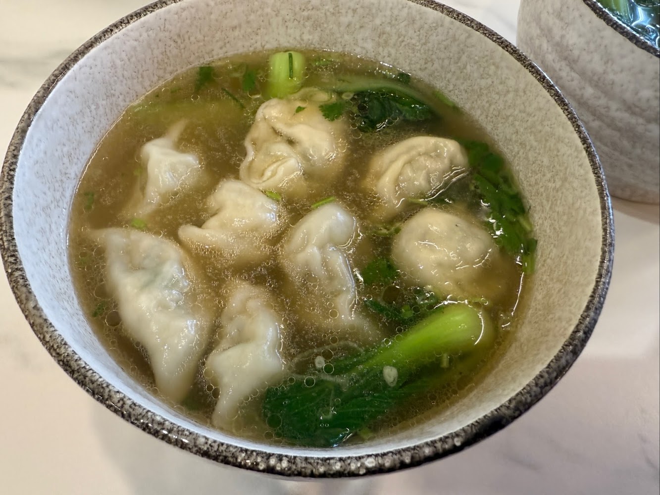 餛飩湯清澈湯頭