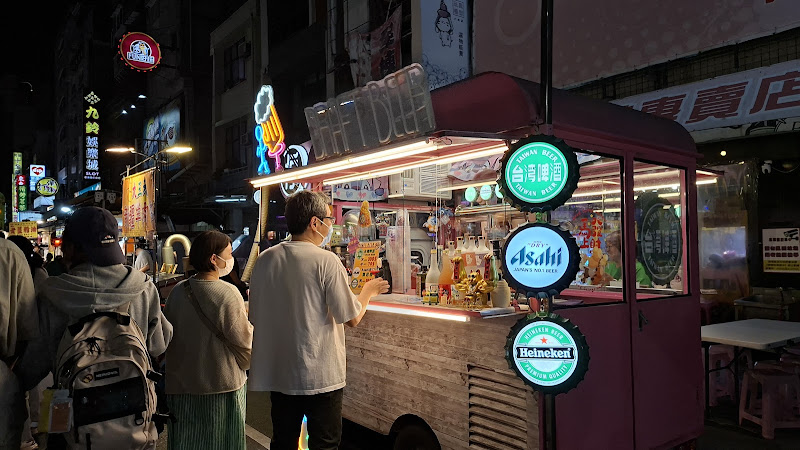 高雄六合觀光夜市夜景攤位