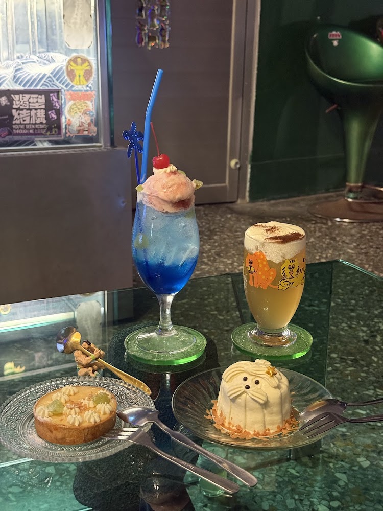 頂讓甜點店甜點與飲品組合
