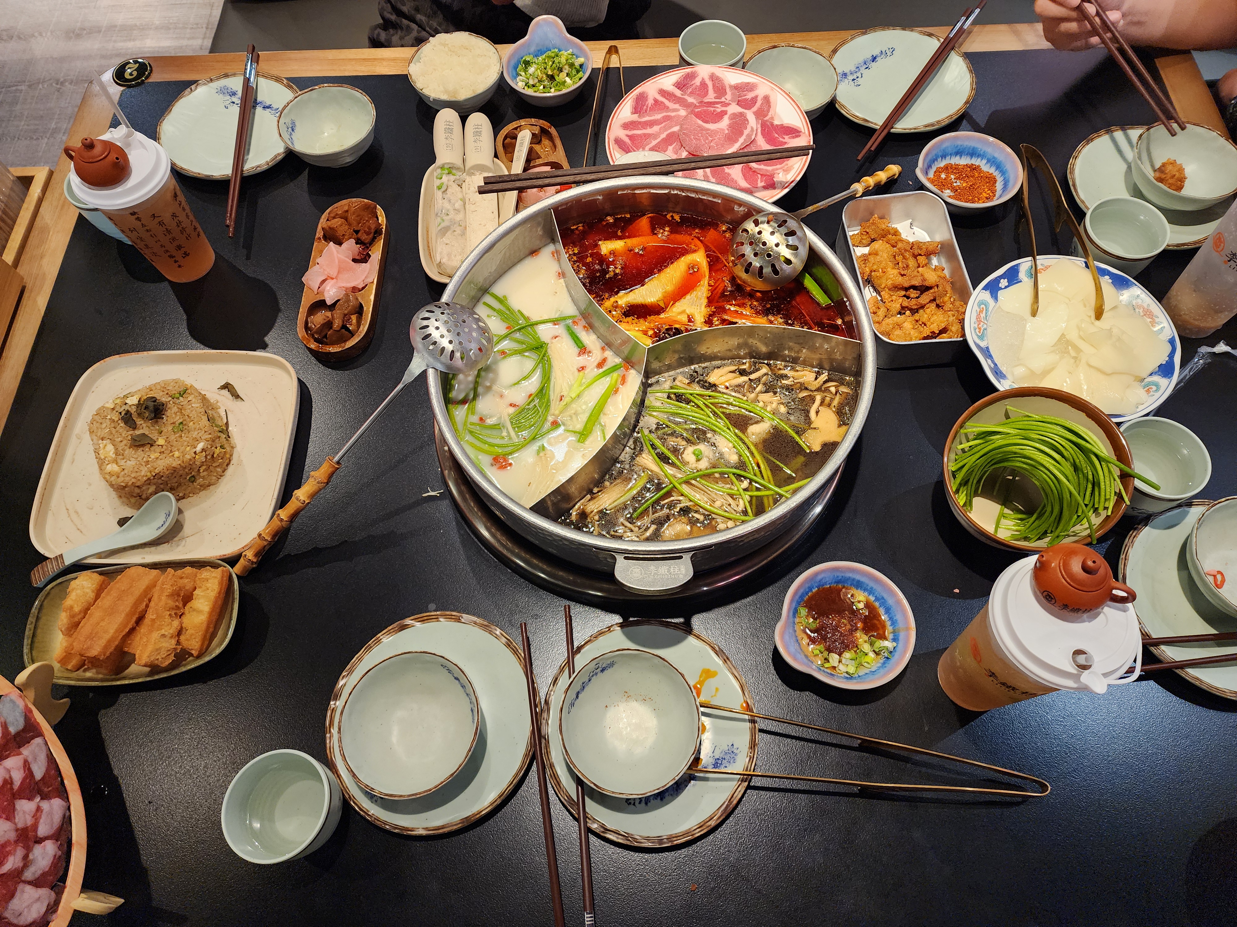 李鐵柱麻辣茶鍋竹北店豐盛火鍋桌菜