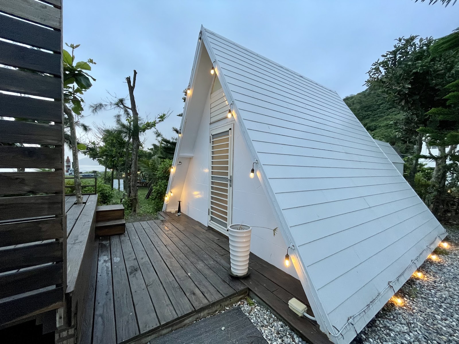 花蓮十二號橋空間海景民宿 A-frame 三角小屋黃昏外觀