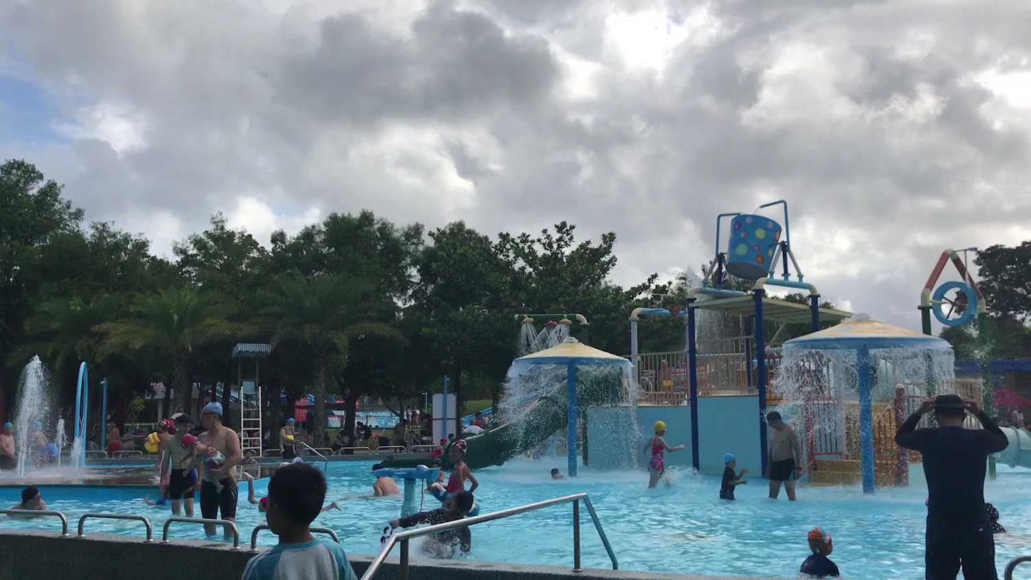 知卡宣綠森林親水公園互動戲水設施