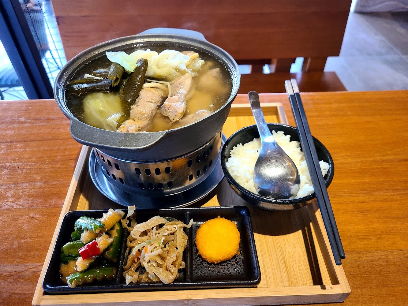 轉角秘密基地火鍋套餐與配菜