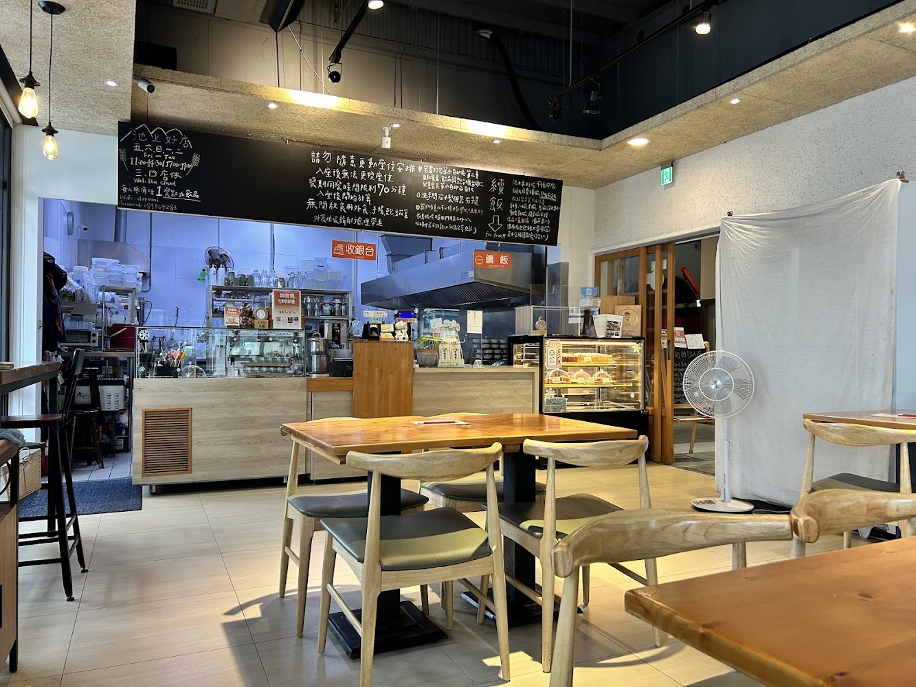 店內溫馨用餐環境