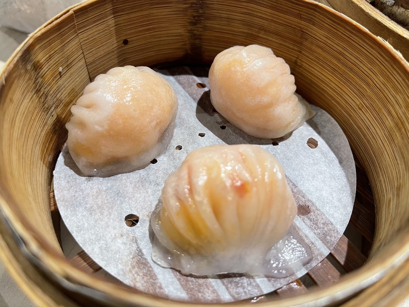 晶瑩剔透的蝦餃