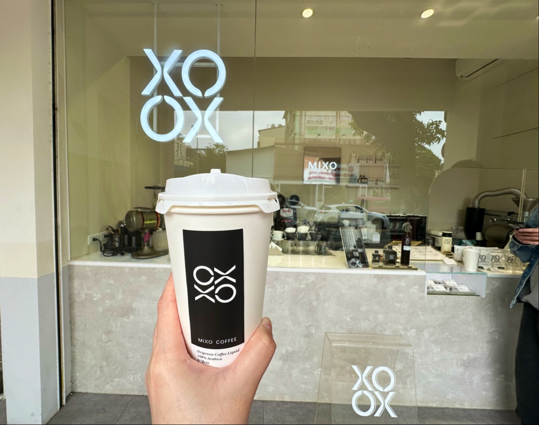 米索咖啡外帶杯與店面