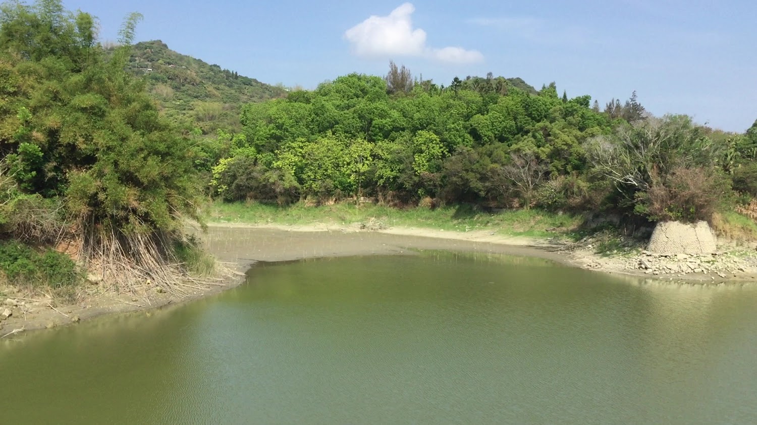 水域與岸邊石砌景觀