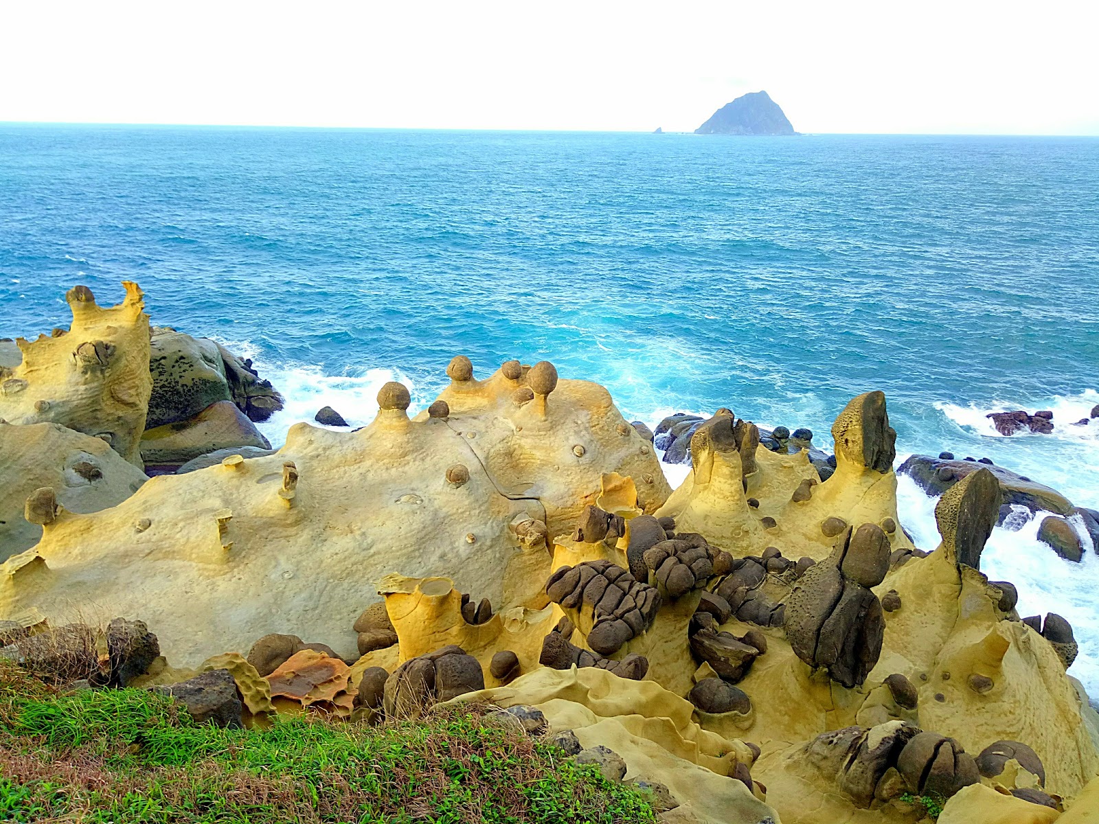犀牛望月蕈狀岩球狀岩特寫基隆嶼