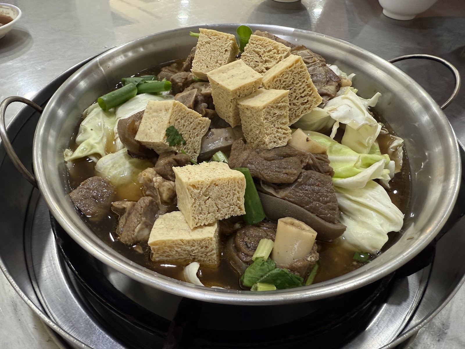 一品羊肉羊肉爐豆腐蔬菜大鍋