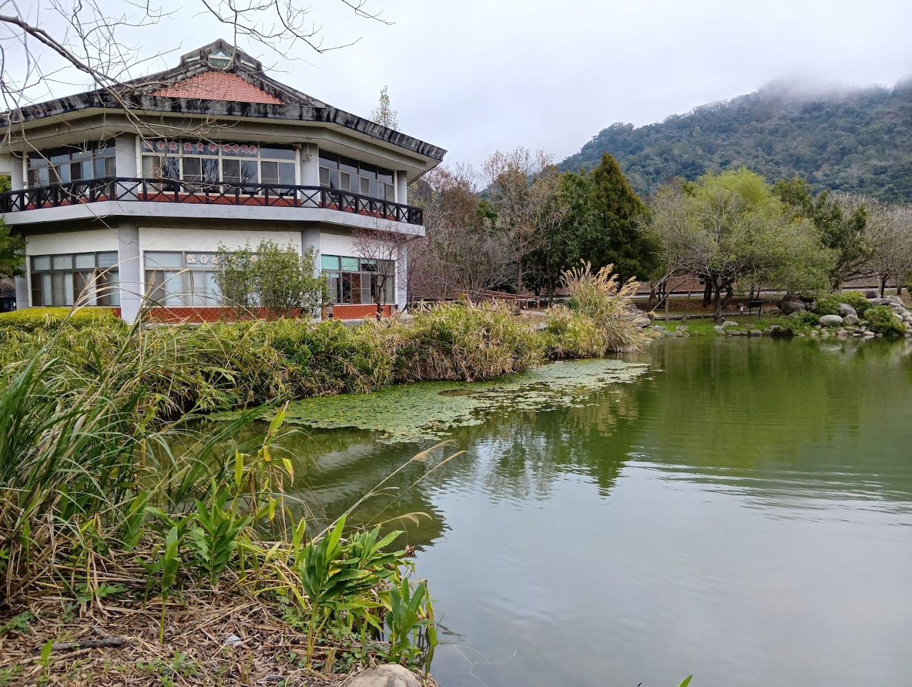 汶水遊客中心湖畔建築