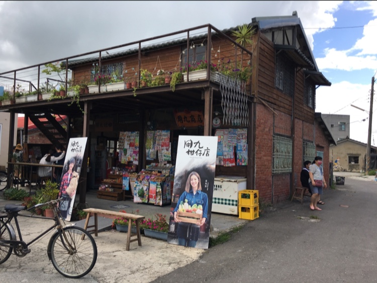 傳統雜貨店與鄉村街景