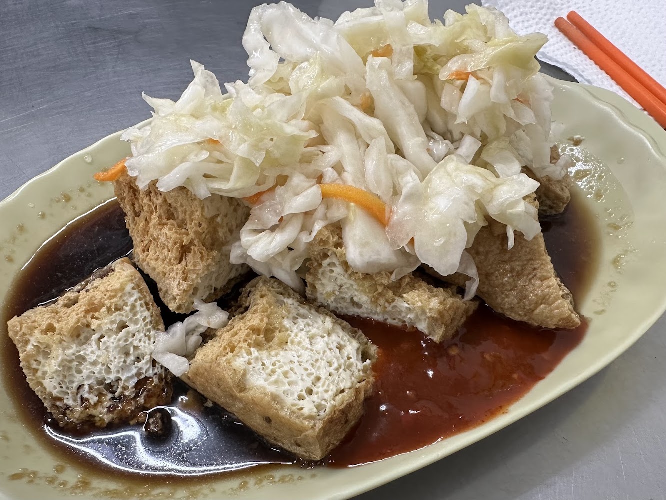 臭豆腐與泡菜盤餐近拍