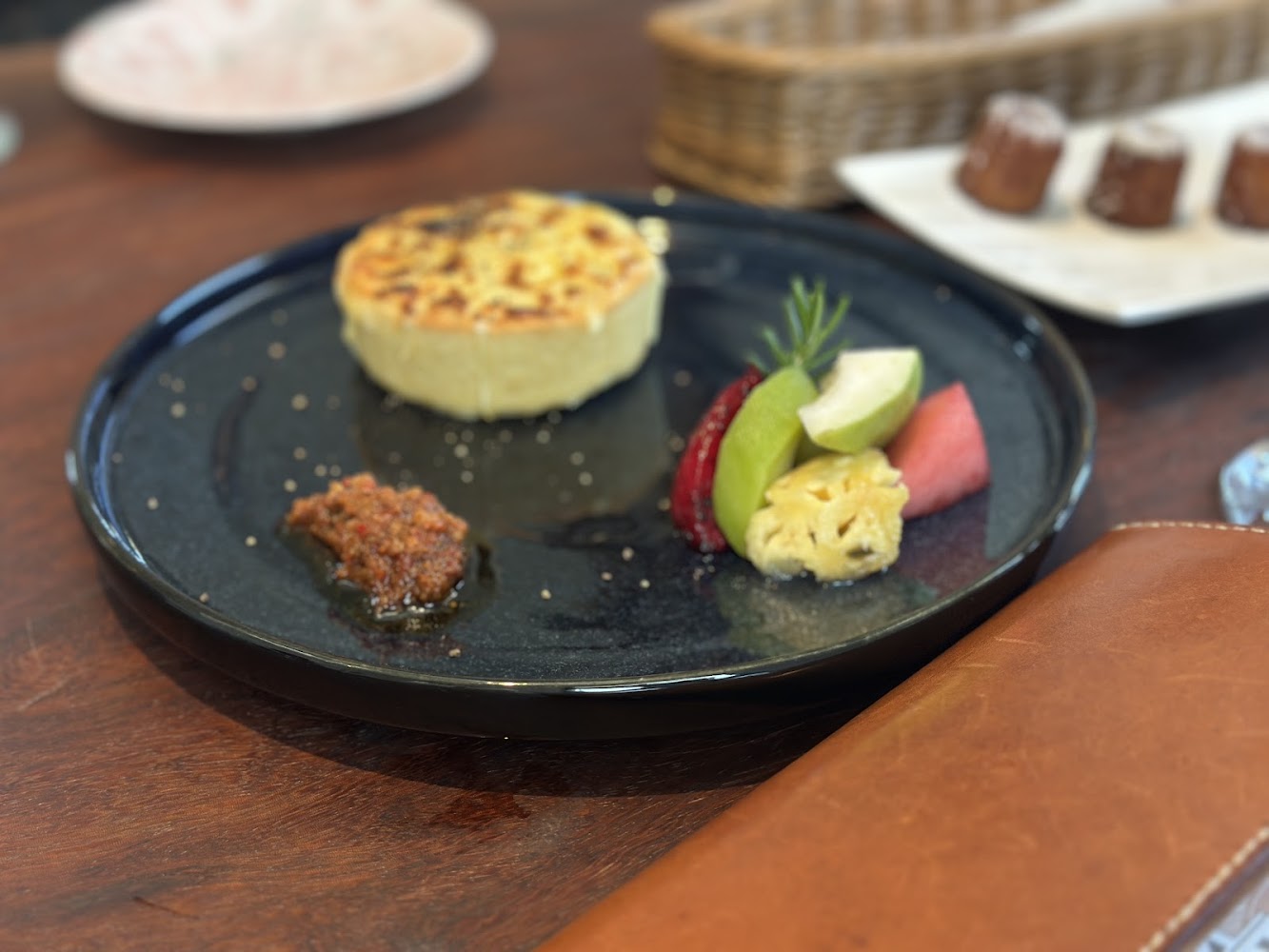 山海芳園景觀咖啡廳精緻鹹食擺盤