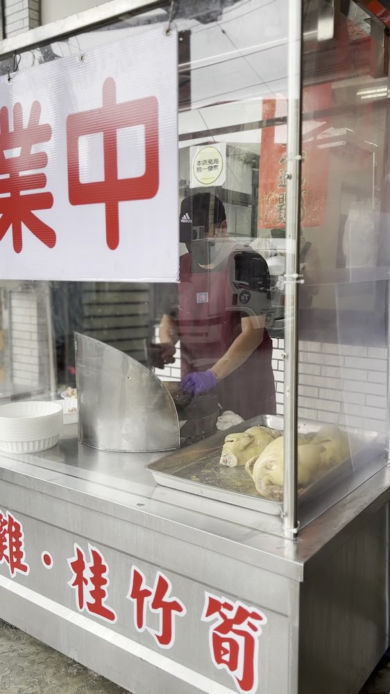 北投青采園攤位與切雞作業