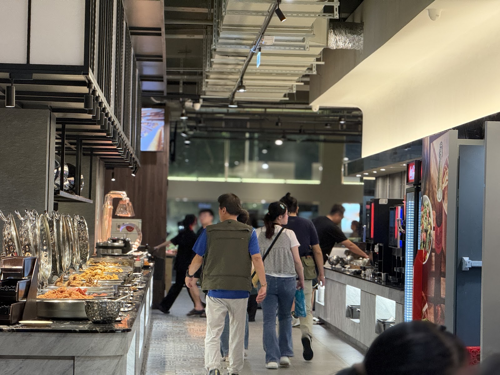貴族世家板橋板新店室內自助沙拉吧配菜區