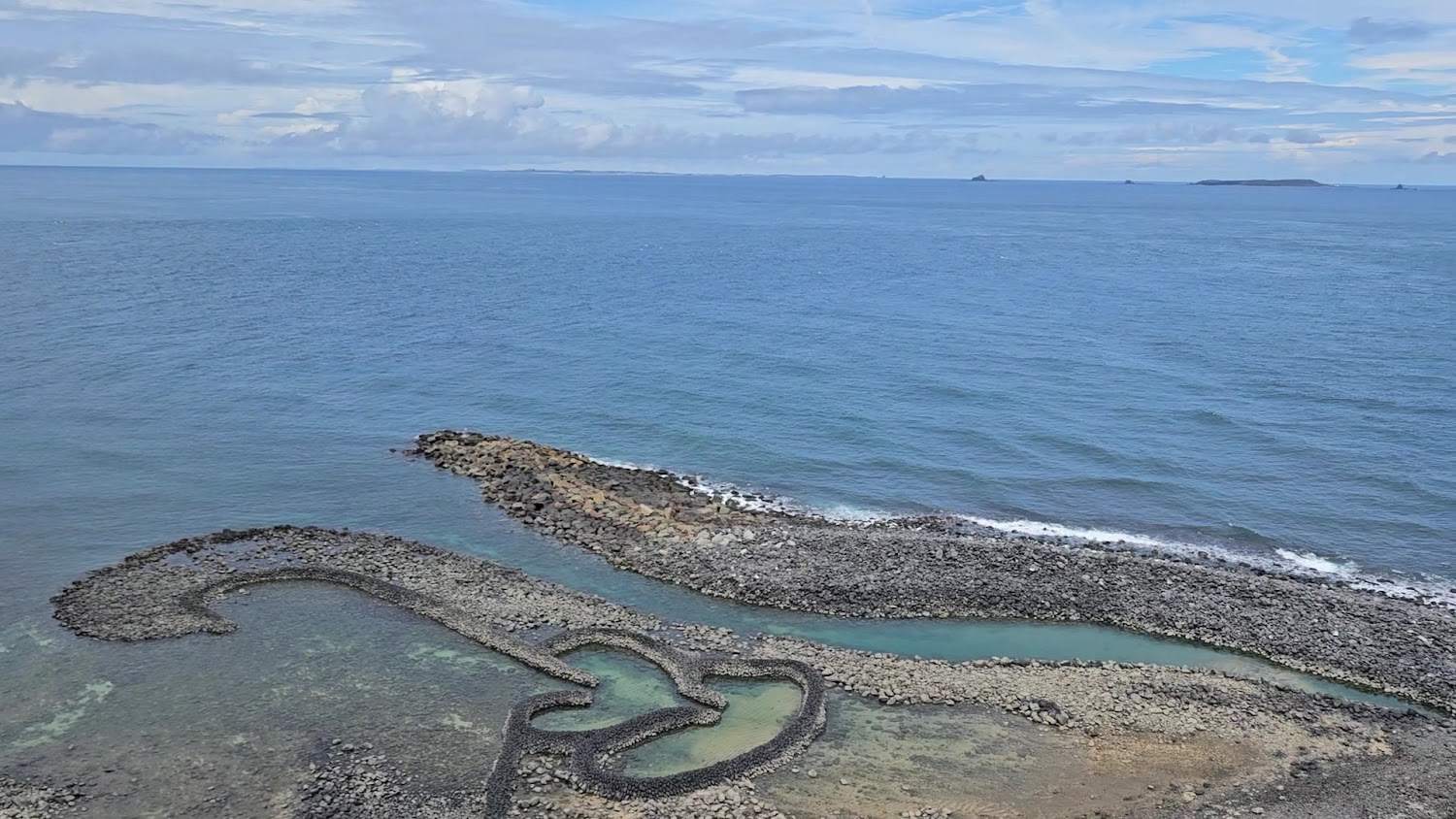 雙心石滬與海岸景色