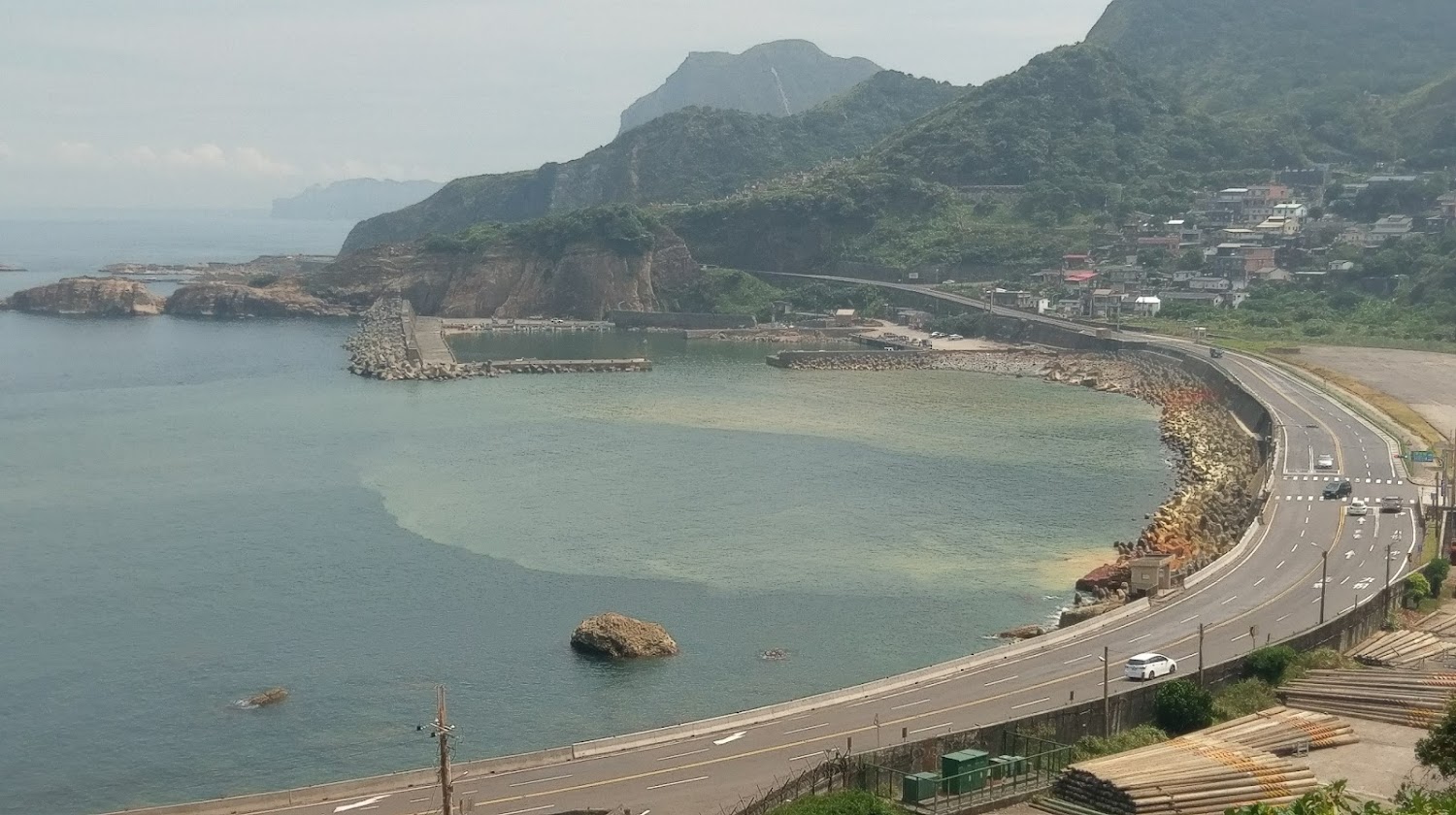 俯瞰陰陽海海岸公路與海灣景色