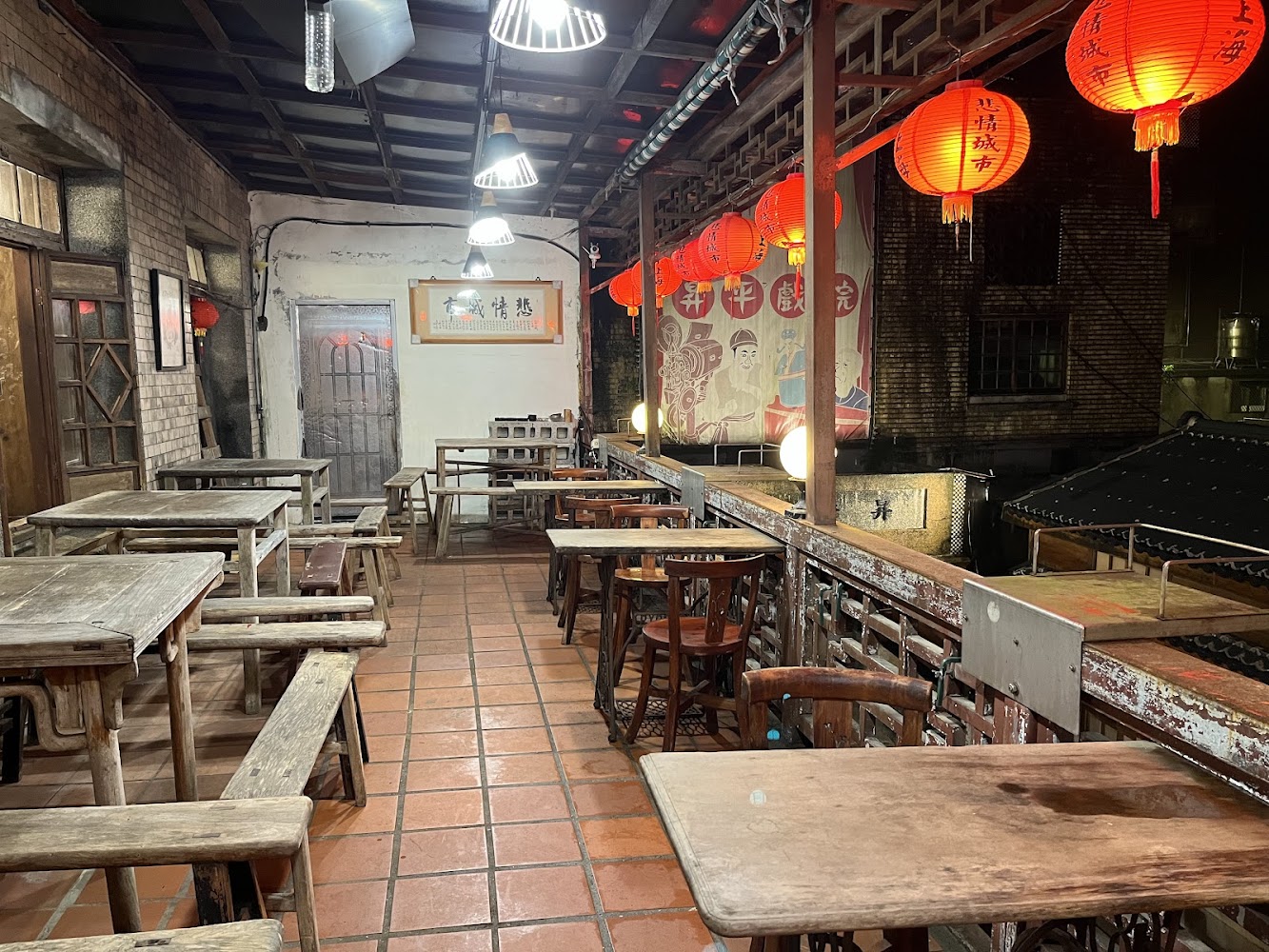 九份心宇食堂露台木桌紅燈籠環境