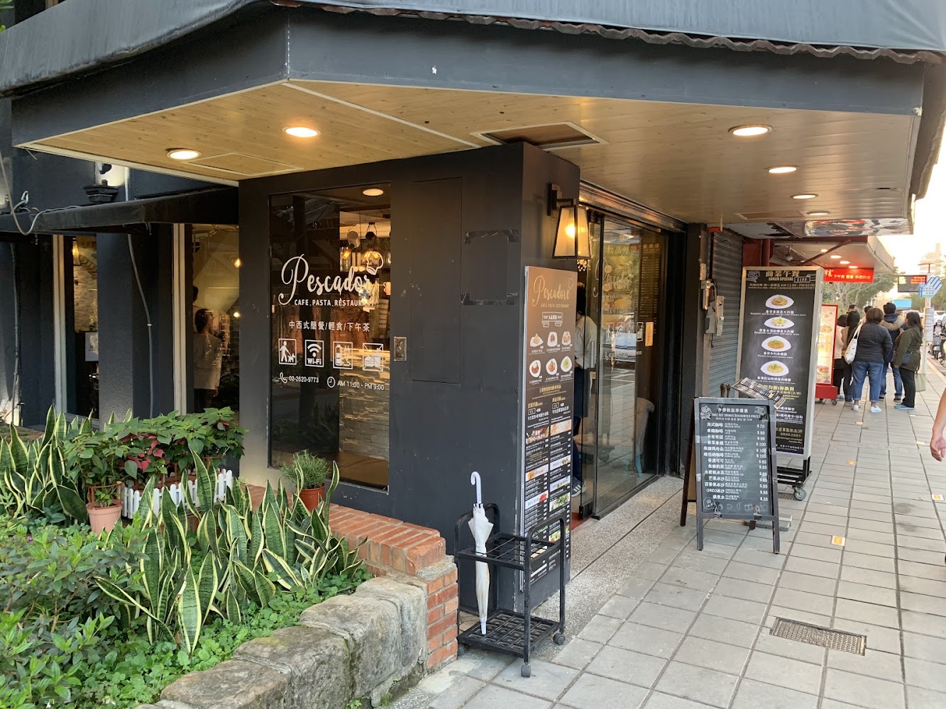 Pescador Cafe 漁夫先生門口與招牌