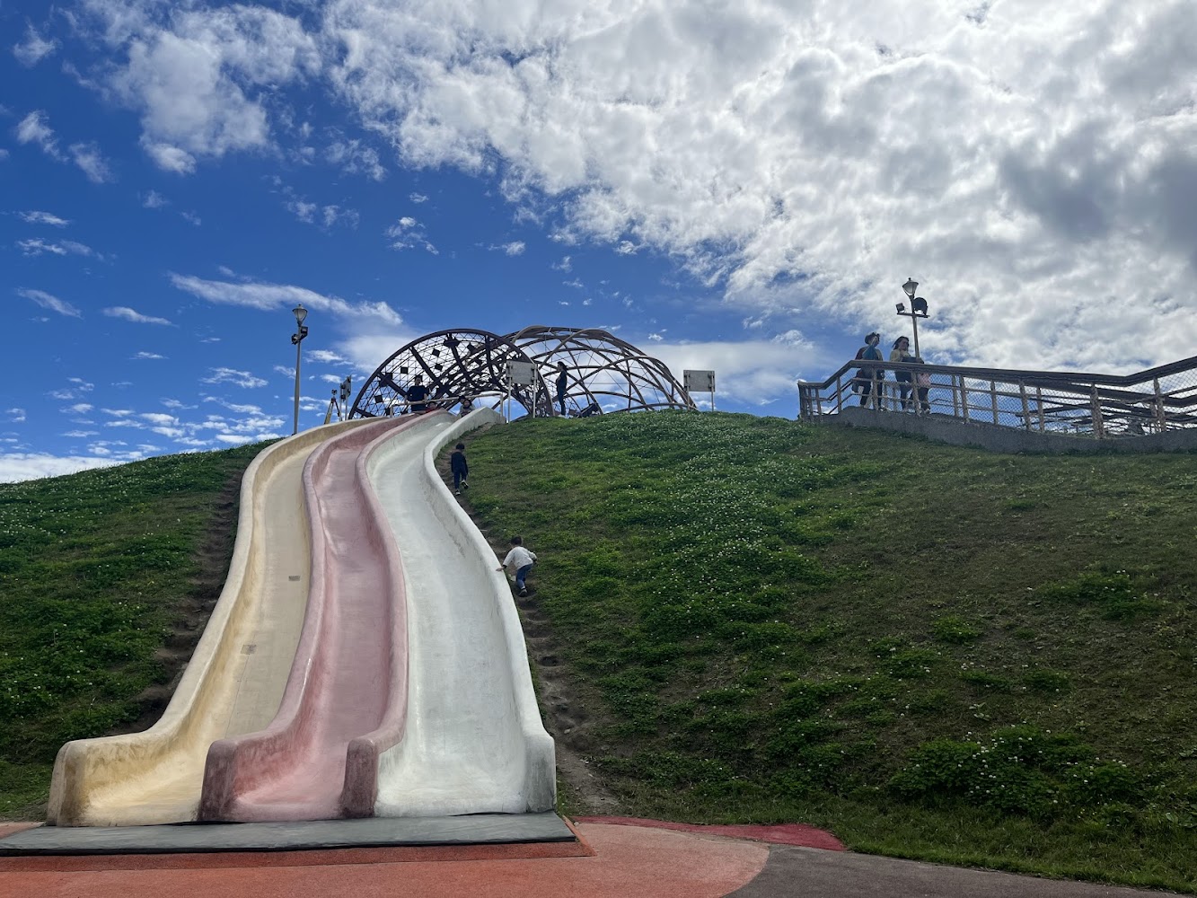 十三行文化公園彩色長溜滑梯