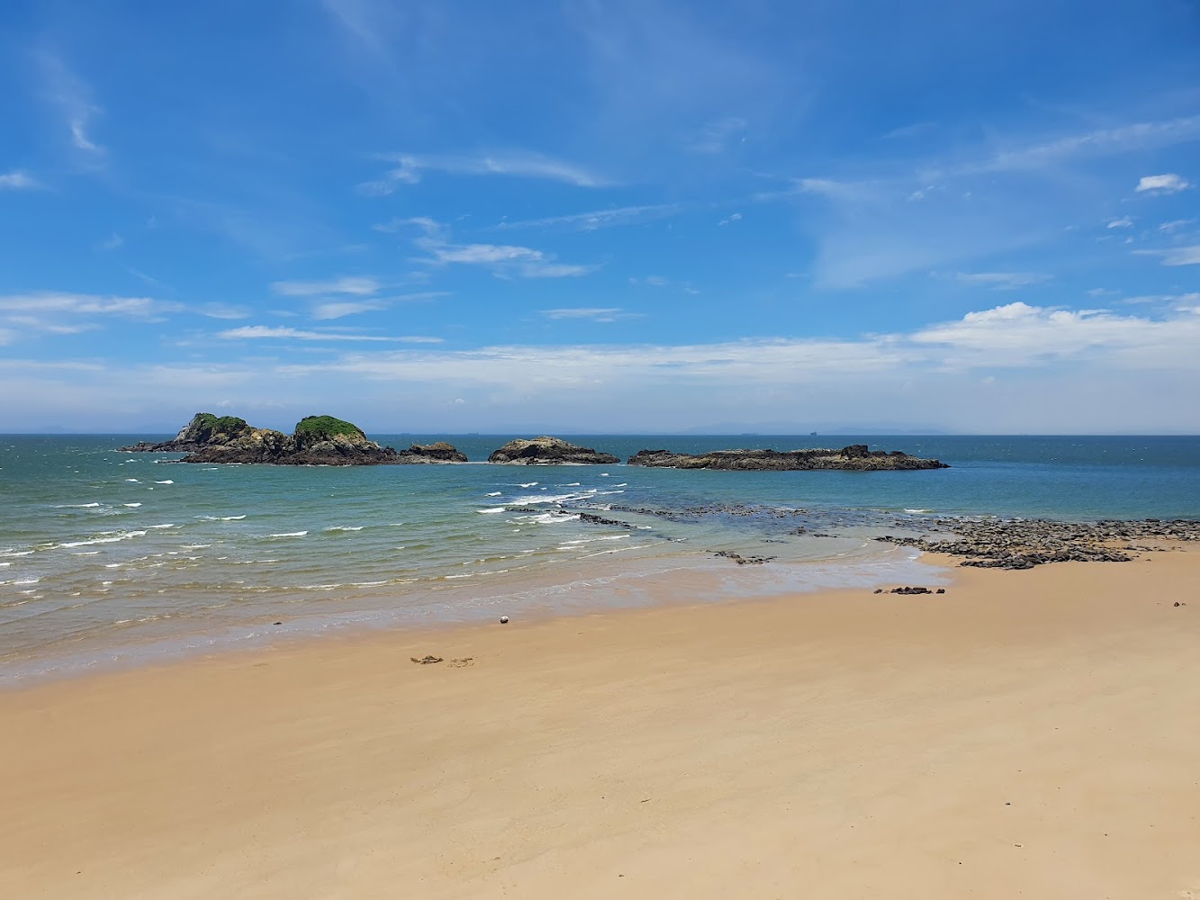 坤坵沙灘金色沙灘與遠方小島