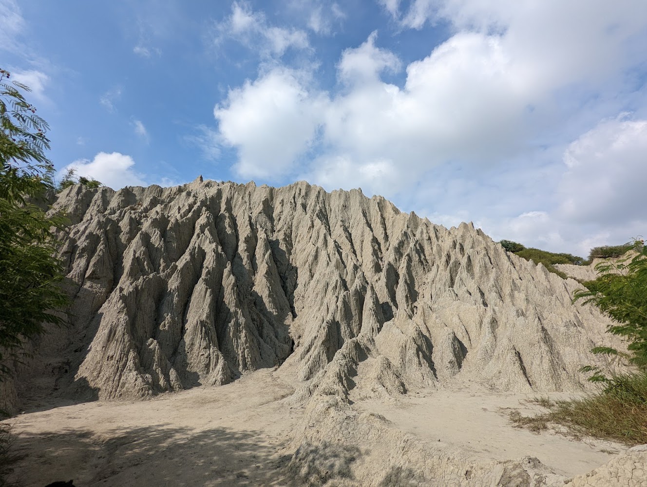 漯底山自然公園經長期侵蝕形成的惡地地形