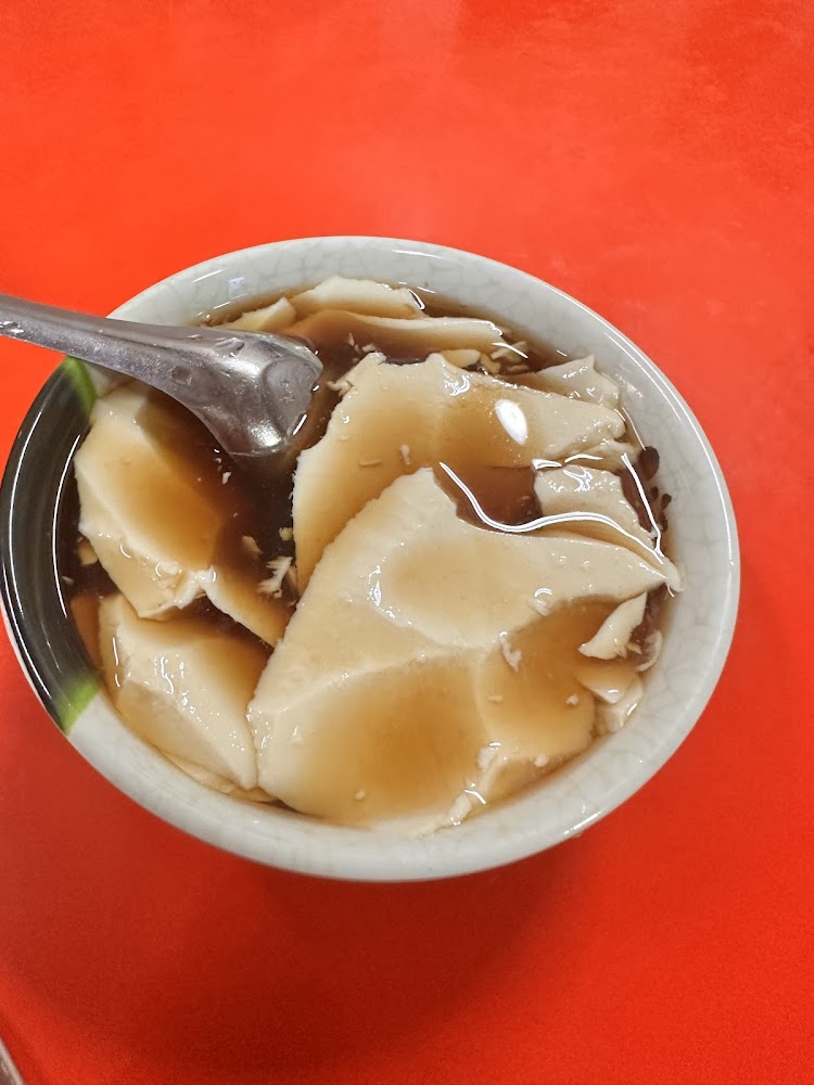 傳統豆花淋上糖水，清爽簡單