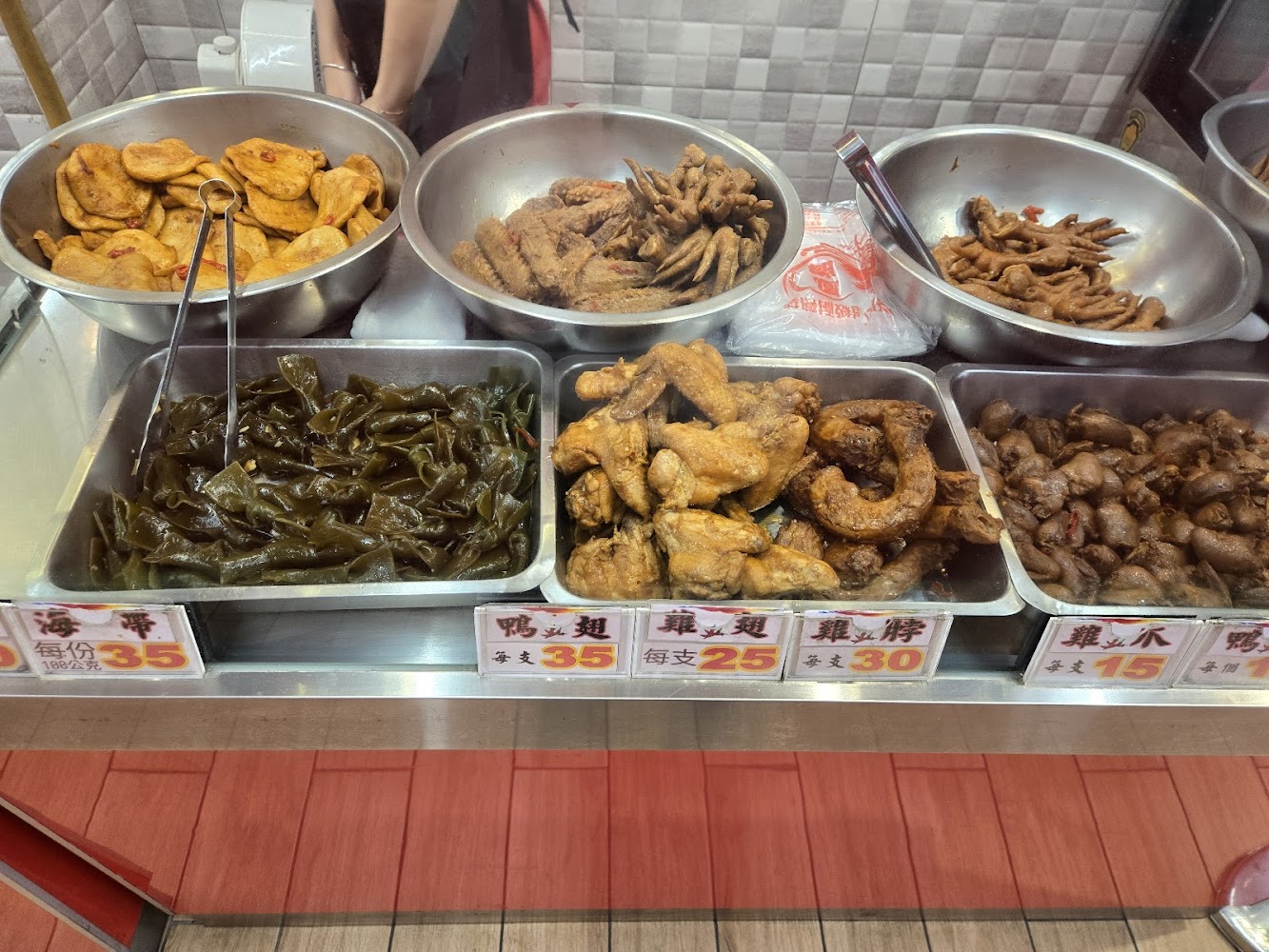 上海老天祿滷味櫃檯與多樣滷味