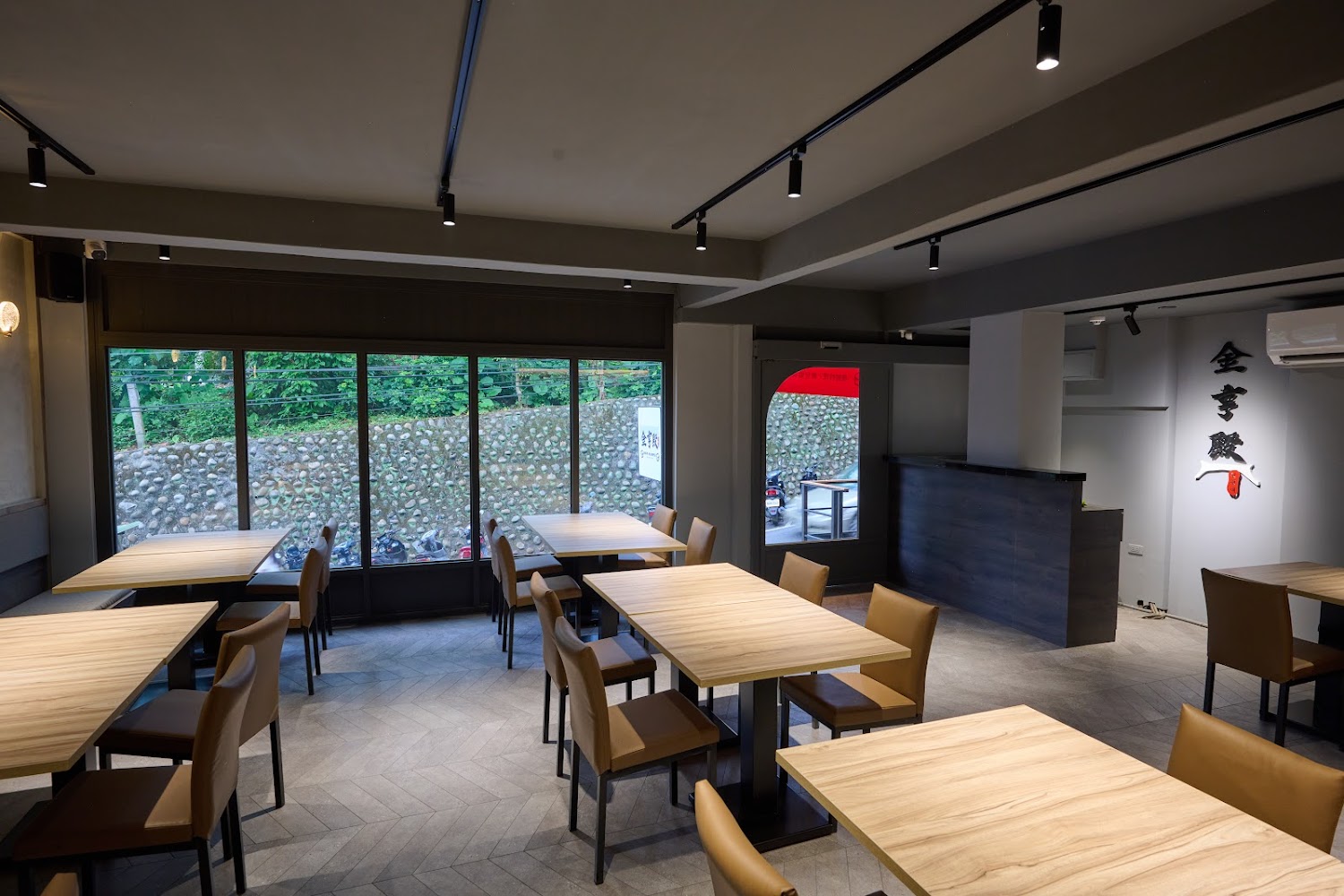 金亨殿韓國料理淡大店室內空間
