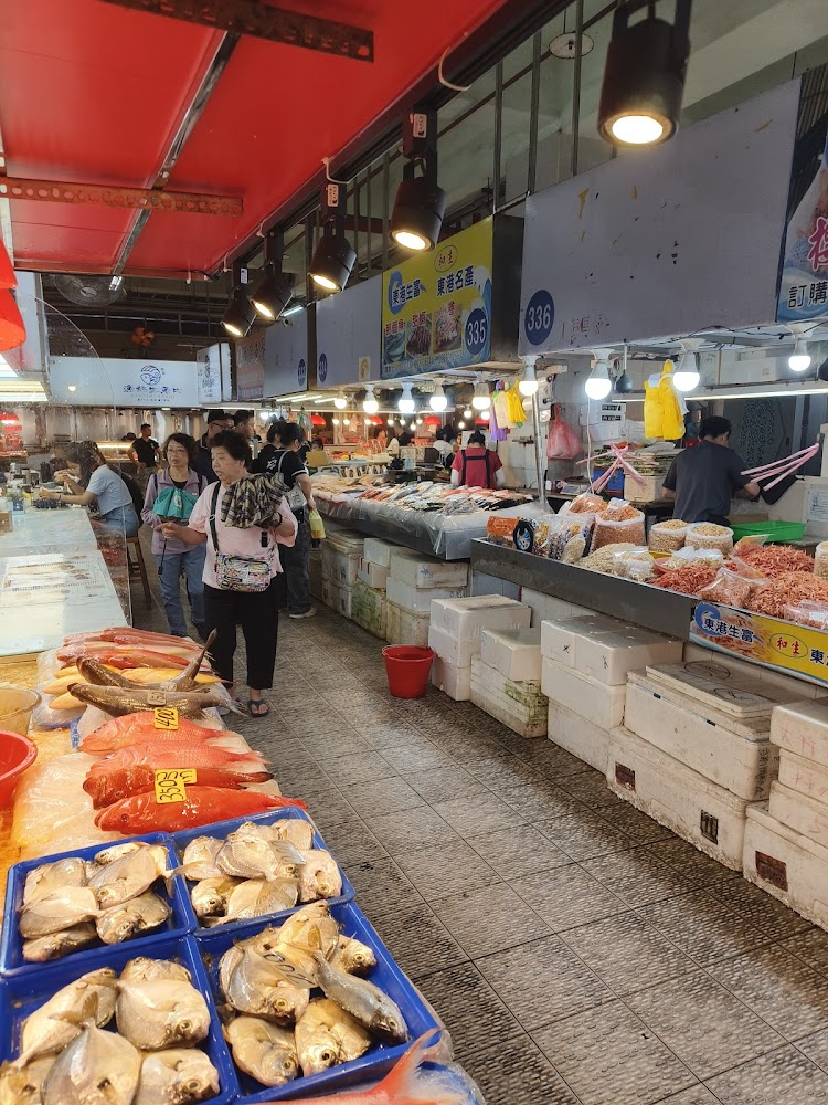 華僑市場內部販售新鮮魚貨的濕貨區