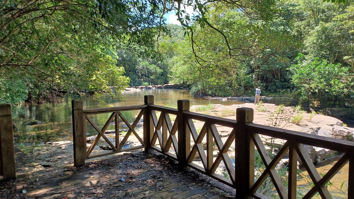 虎豹潭古道木平台與溪流觀景點