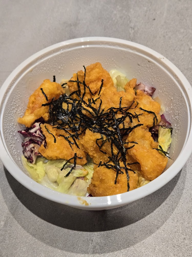 客家本色竹北店炸鱈魚塊搭配生菜與海苔絲