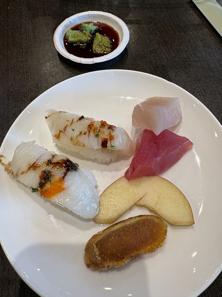 壽司與生魚片綜合拼盤