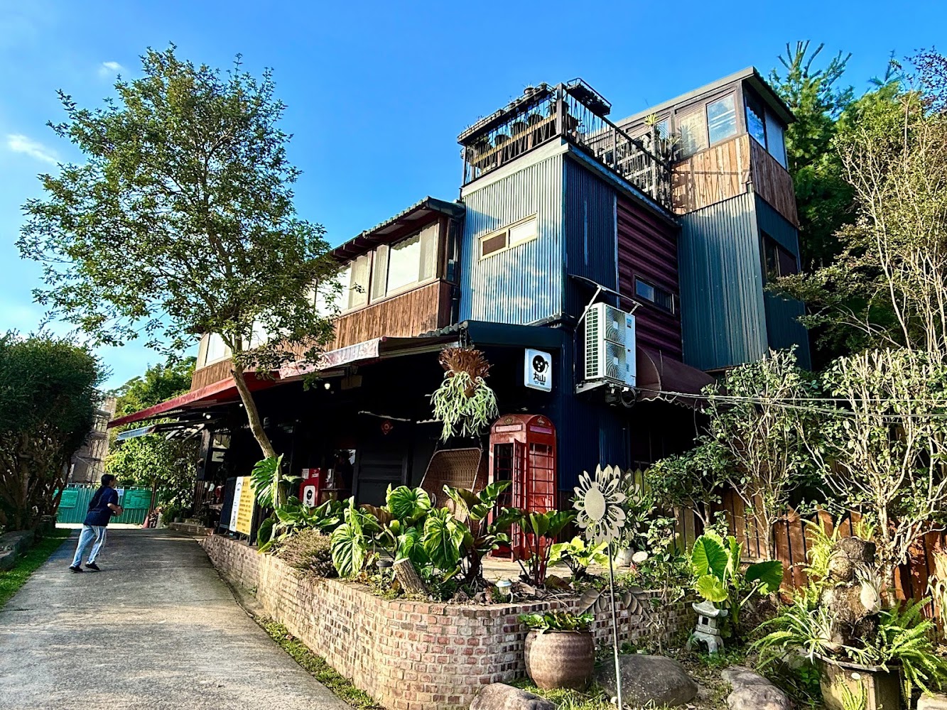 丸山咖啡建築外觀與花園植栽
