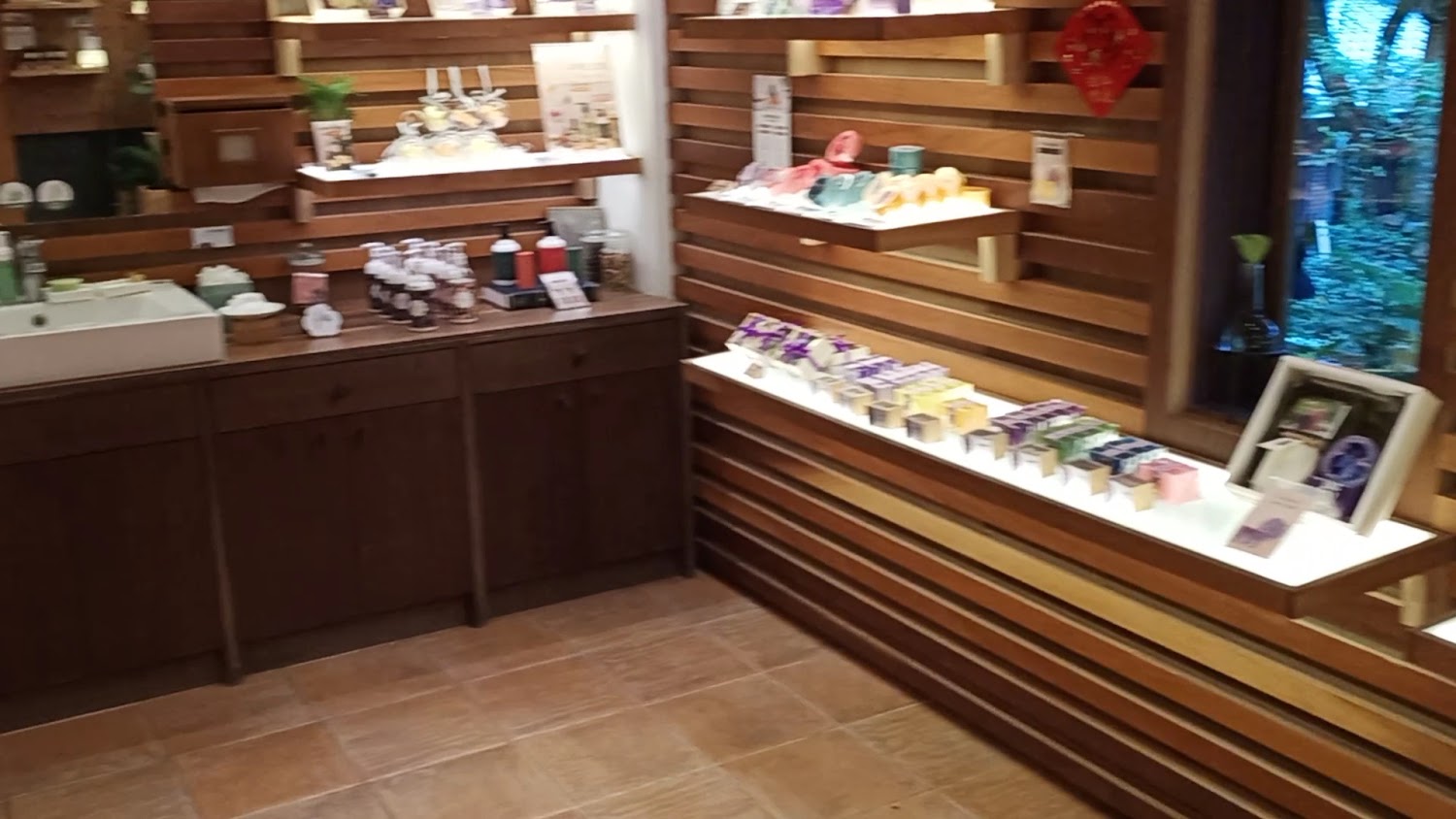 薰衣草森林Select 新社店手工皂陳列